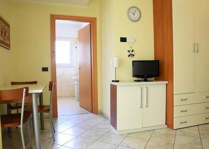 Moderno 아파트호텔 리도 디 사비오